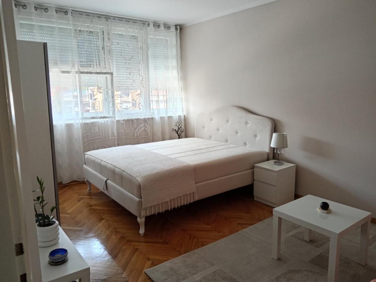 Red Square Apartment Pirot Zewnętrze zdjęcie