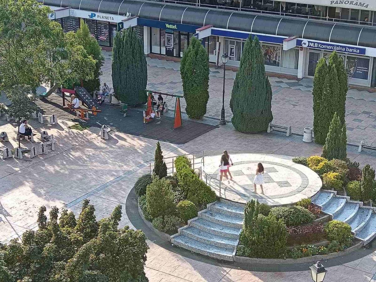 Red Square Apartment Pirot Zewnętrze zdjęcie