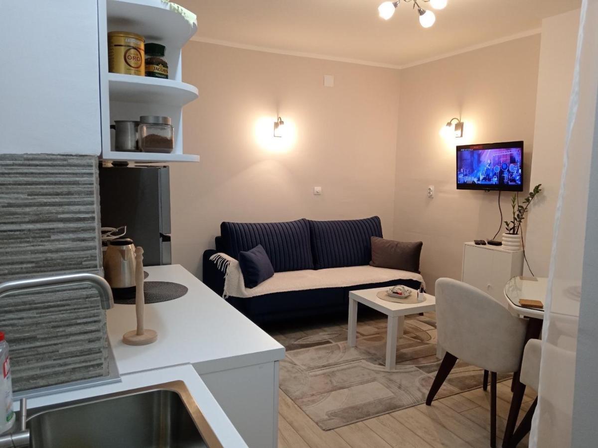 Red Square Apartment Pirot Zewnętrze zdjęcie