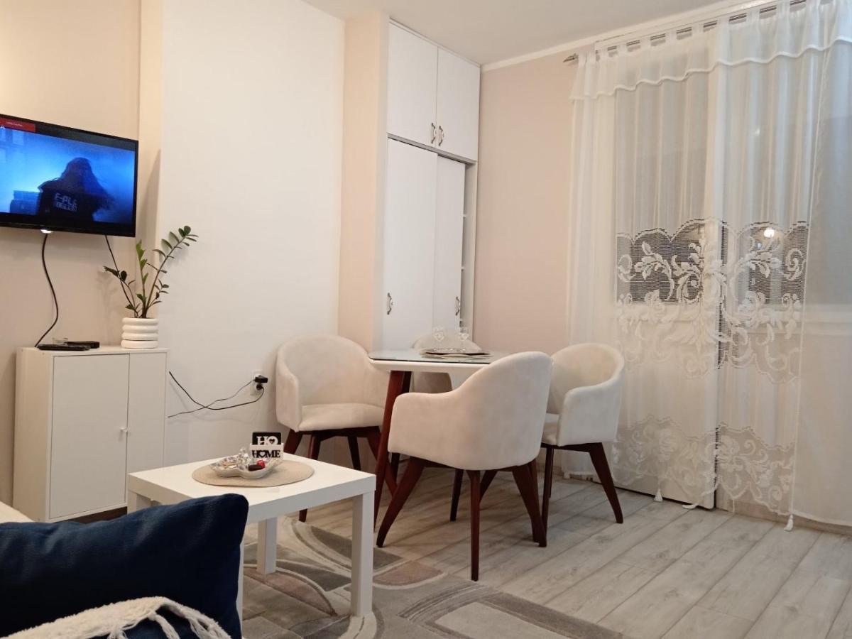 Red Square Apartment Pirot Zewnętrze zdjęcie