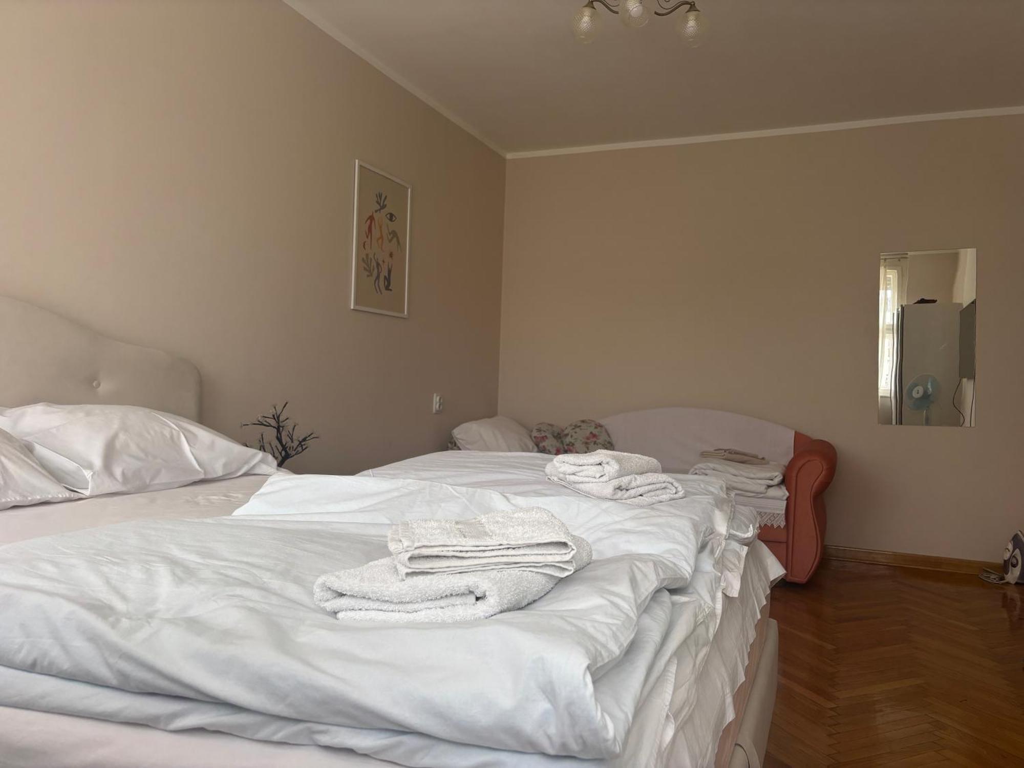 Red Square Apartment Pirot Zewnętrze zdjęcie