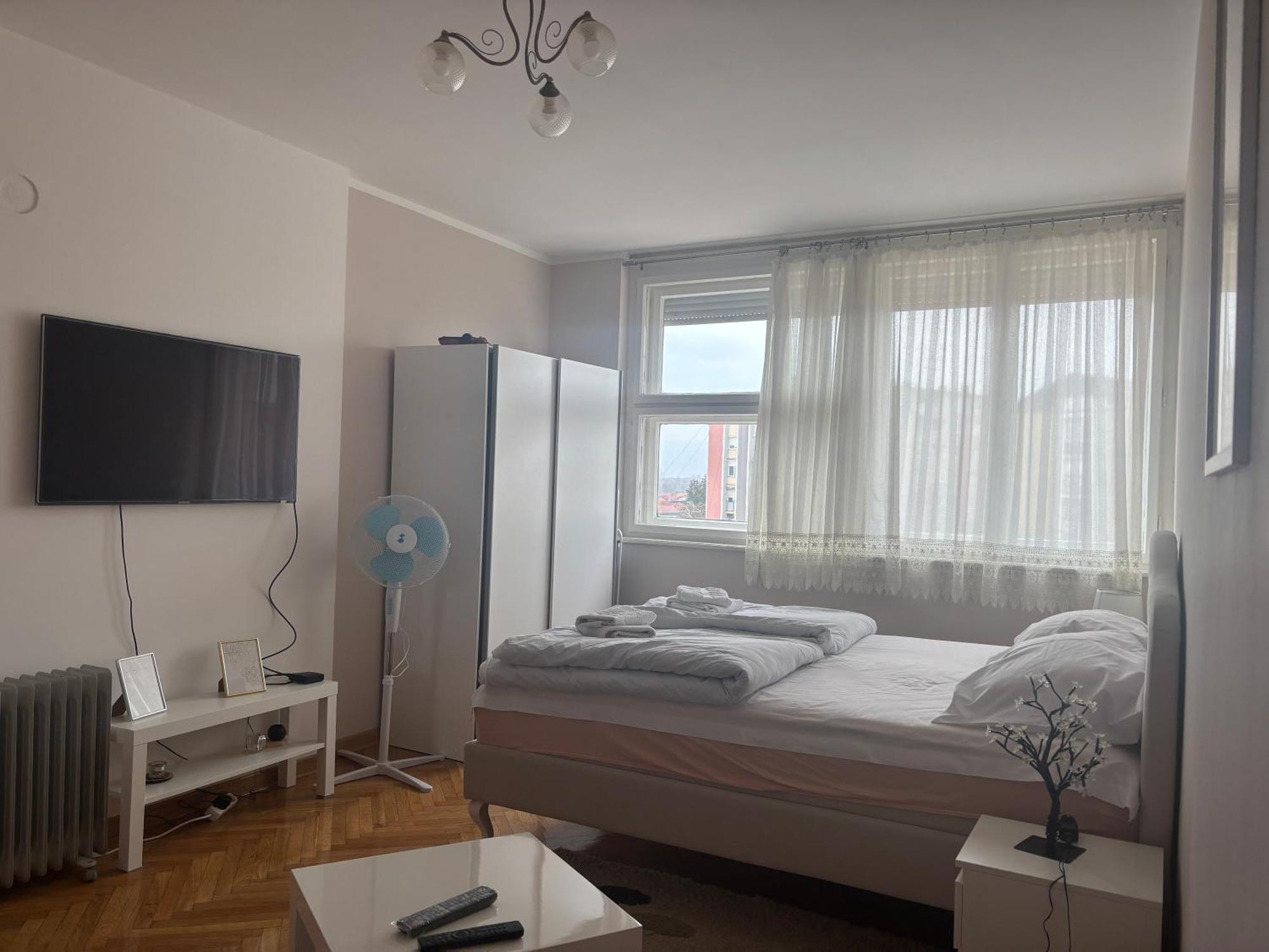 Red Square Apartment Pirot Zewnętrze zdjęcie